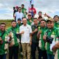 Anggota DPR RI Fraksi PKB, Usman Husin bersama para penyuluh pertanian di Sumba, NTT.