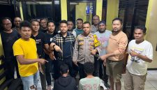 Kasat Reskrim Polres Kupang berhasil amankan dua pelaku pelemparan mobil pick up di Camplong, Kabupaten Kupang.