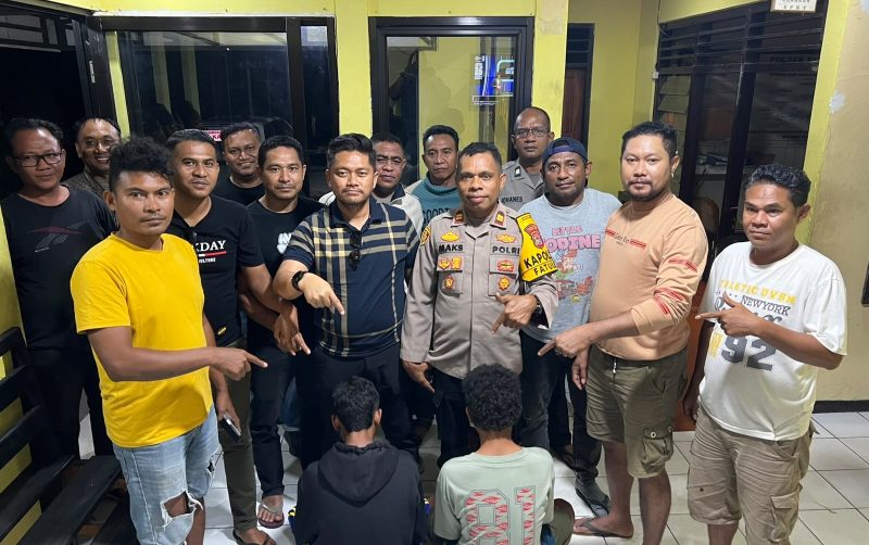 Kasat Reskrim Polres Kupang berhasil amankan dua pelaku pelemparan mobil pick up di Camplong, Kabupaten Kupang.