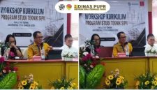 Kepala Dinas PUPR NTT memaparkan pentingnya pembangunan infrastruktur yang tangguh, berkelanjutan, dan adaptif terhadap perubahan di Universitas Citra Bangsa.