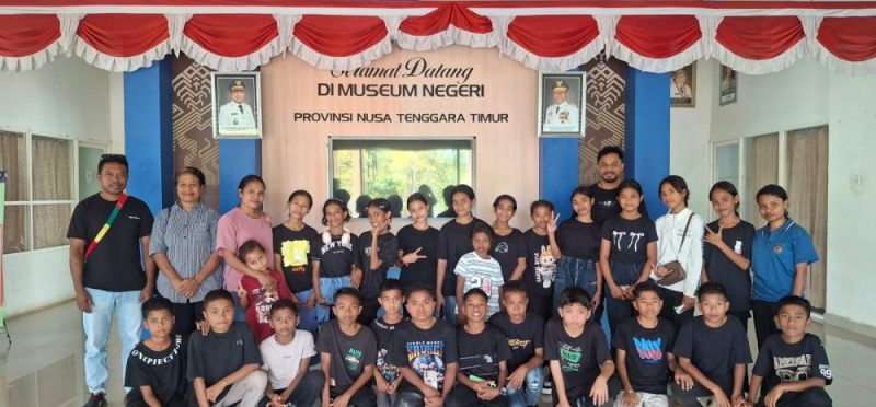 Foto di depan pintu masuk Museum Negeri Kupang; ft:WAG SD I Nekmese