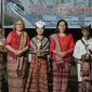 Juri dan para pemenang lomba tari; foto: Ansel