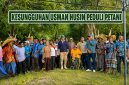 Anggota DPR RI Fraksi PKB, Usman Husin bersama petani di Kabupaten Rote Ndao, NTT.