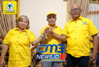 Ketua DPD II Partai Golkar Kabupaten Kupang damaikan perseteruan dua kader.
