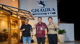 Helder Viera (Presidente CCI Dili - Rinus Zebua GM ( Lion Group NTT ) - Bobby Lianto (Ketua Umum KADIN NTT).