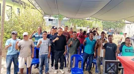 Usman Husin bersama nelayan Nunhila, Kota Kupang 