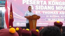 Gubernur NTT, Emanuel Melkiades Laka Lena saat memberikan sambutan pada pembukaan Kongres PMKRI di Ruteng.