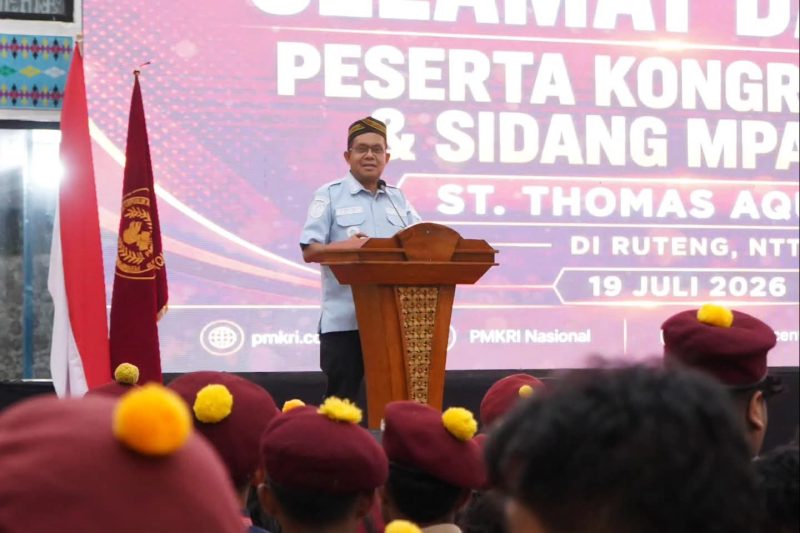 Gubernur NTT, Emanuel Melkiades Laka Lena saat memberikan sambutan pada pembukaan Kongres PMKRI di Ruteng.