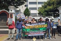 Aliansi Mahasiswa dan Pemuda untuk Demokrasi (AMPD) ketika melakukan aksi di Jakarta.