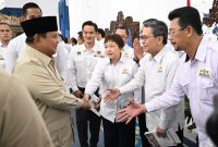 Ketua KADIN NTT, Dr. (Cand.) Bobby Lianto, M.M.,MBA, bersama pengurus pusat KADIN dan para ketua-ketua daerah ketika bertemu Presiden Prabowo Subianto di Istana Negara.