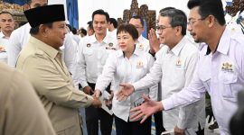 Ketua KADIN NTT, Dr. (Cand.) Bobby Lianto, M.M.,MBA, bersama pengurus pusat KADIN dan para ketua-ketua daerah ketika bertemu Presiden Prabowo Subianto di Istana Negara.