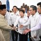 Ketua KADIN NTT, Dr. (Cand.) Bobby Lianto, M.M.,MBA, bersama pengurus pusat KADIN dan para ketua-ketua daerah ketika bertemu Presiden Prabowo Subianto di Istana Negara.