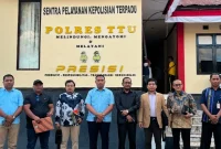 Tim kuasa hukum Bupati TTU, Falen Kebo ketika membuat laporan polisi di Polres TTU.