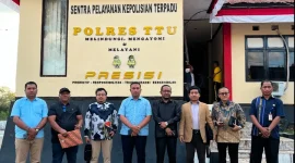 Tim kuasa hukum Bupati TTU, Falen Kebo ketika membuat laporan polisi di Polres TTU.