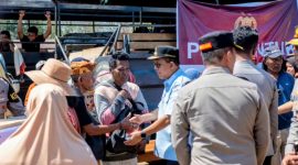 Gubernur NTT, Emanuel Melkiades Laka Lena berada di lokasi Gempa Flores.
