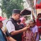 Gubernur NTT, Emanuel Melkiades Laka Lena bersama warga terdampak gempa Flores.