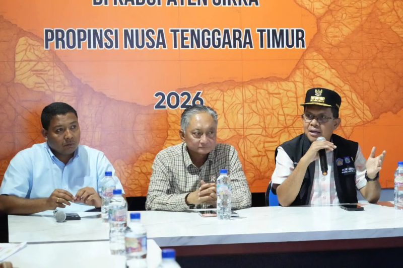 Menteri PU pimpin rapat koordinasi penanganan infrastruktur pasca Gempa Flores yang dihadiri oleh Gubernur NTT di Kabupaten Sikka.