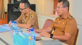 Bupati Kupang, Yosef Lede pimpin rapat pembahasan strategi merumuskan sumber pendapatan baru.