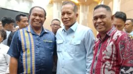 Ketua Pengurus KSP KOPDIT Swasti Sari, Wilhelmus Geri, S.Pd, M.M didampingi Sekretaris Pengurus, Drs. Frans Ola Krowin, saat pose bersama Menteri Koperasi RI, Ferry Juliantono (tengah) belum lama ini.