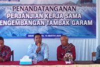 Staf Khusus Bupati TTU, Elias Koa hadiri penandatanganan PKS Pembangunan Tambak Garam.