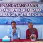 Staf Khusus Bupati TTU, Elias Koa hadiri penandatanganan PKS Pembangunan Tambak Garam.