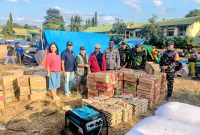 KADIN NTT melalui kepengurusan di daerah salurkan bantuan langsung berupa sembako dan genset untuk korban gempa di Flores.