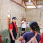 Stevano Rizki Adranacus hadir langsung di lokasi gempa memastikan setiap harapan didengar langsung dari warga terdampak.