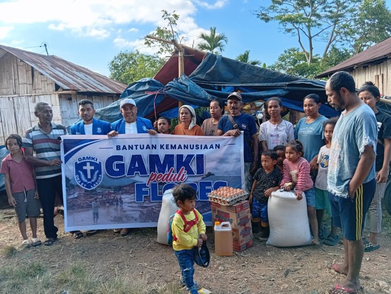 Penyaluran bantuan dari GAMKI untuk korban Gempa Flores.