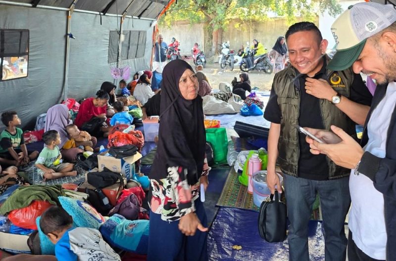 Ketua DPW PBB, Saktico Ch. Masneno melihat langsung kondisi warga terdampak gempa di tenda pengungsian.