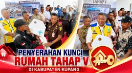 Penyerahan kunci rumah tahap terakhir bagi eks pejuang di Kabupaten Kupang oleh Kementerian PU.