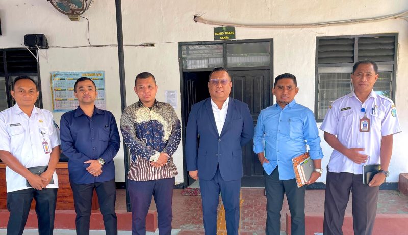 Keterangan foto: Usai persidangan, Pemda TTU melalui kuasa hukumnya menghadirkan sejumlah saksi dan ahli dalam perkara tersebut.