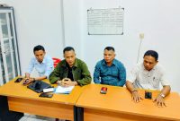 Advokat Bildad Tonak didampingi kuasa hukumnya melakukan konferensi pers, Minggu 2 Agustus 2026.