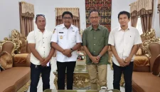 Anggota Komisi IV DPR RI Fraksi PKB, Usman Husin, bertemu Bupati Sumba Timur, Umbu Lili Pekuwali, di Rumah Jabatan Bupati Sumba Timur, bahas kebutuhan petani.