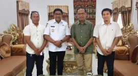 Anggota Komisi IV DPR RI Fraksi PKB, Usman Husin, bertemu Bupati Sumba Timur, Umbu Lili Pekuwali, di Rumah Jabatan Bupati Sumba Timur, bahas kebutuhan petani.