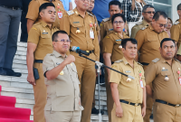 Bupati Kupang, Yosef Lede pimpin Apel Akbar yang diikuti ribuan Aparatur Sipil Negara (ASN), PPPK, camat, dan lurah di halaman Kantor Bupati Kupang.