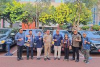 Bupati Kupang Yosef Lede bersama jajarannya saat menerima dukungan fasilitas dari Kementerian Keuangan untuk meningkatkan pelayanan kepada masyarakat Kabupaten Kupang. 