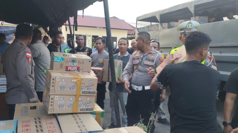 Polres Kupang berangkatkan bantuan logistik untuk warga terdampak gempa Flores.