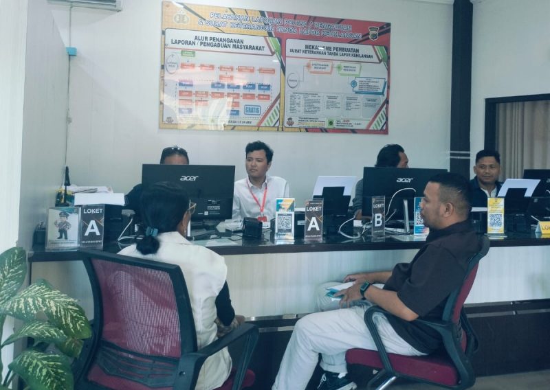 Pelapor membuat laporan polisi didampingi Kuasa hukumnya, Adeninu Natumnea, S.H.