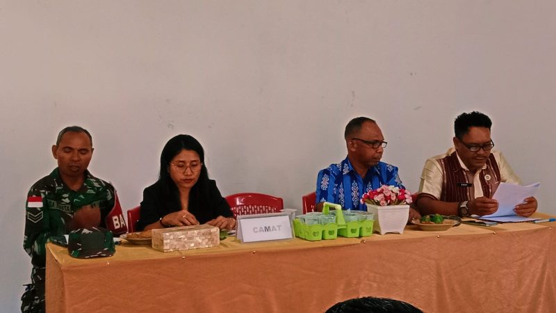 Camat Amarasi Selatan dan unsur pimpinan panitia; ft: Roni