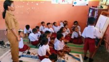 Guru~Murid dalam KoMBAD; ft: Roni