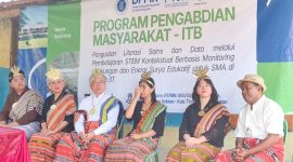 Prof. Ir. Endra Joelianto, Ph.D dan tim didampingi Pembina Yayasan