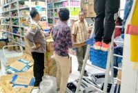 Polisi melakukan olah TKP pembobolan minimarket di Desa Mata Air, Kecamatan Kupang Tengah, Kabupaten Kupang, NTT.