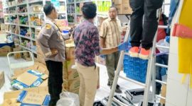 Polisi melakukan olah TKP pembobolan minimarket di Desa Mata Air, Kecamatan Kupang Tengah, Kabupaten Kupang, NTT.