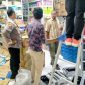 Polisi melakukan olah TKP pembobolan minimarket di Desa Mata Air, Kecamatan Kupang Tengah, Kabupaten Kupang, NTT.