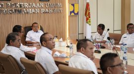 Gubernur NTT, Emanuel Melkiades Laka Lena pimpin rapat koordinasi di Dinas PUPR NTT.
